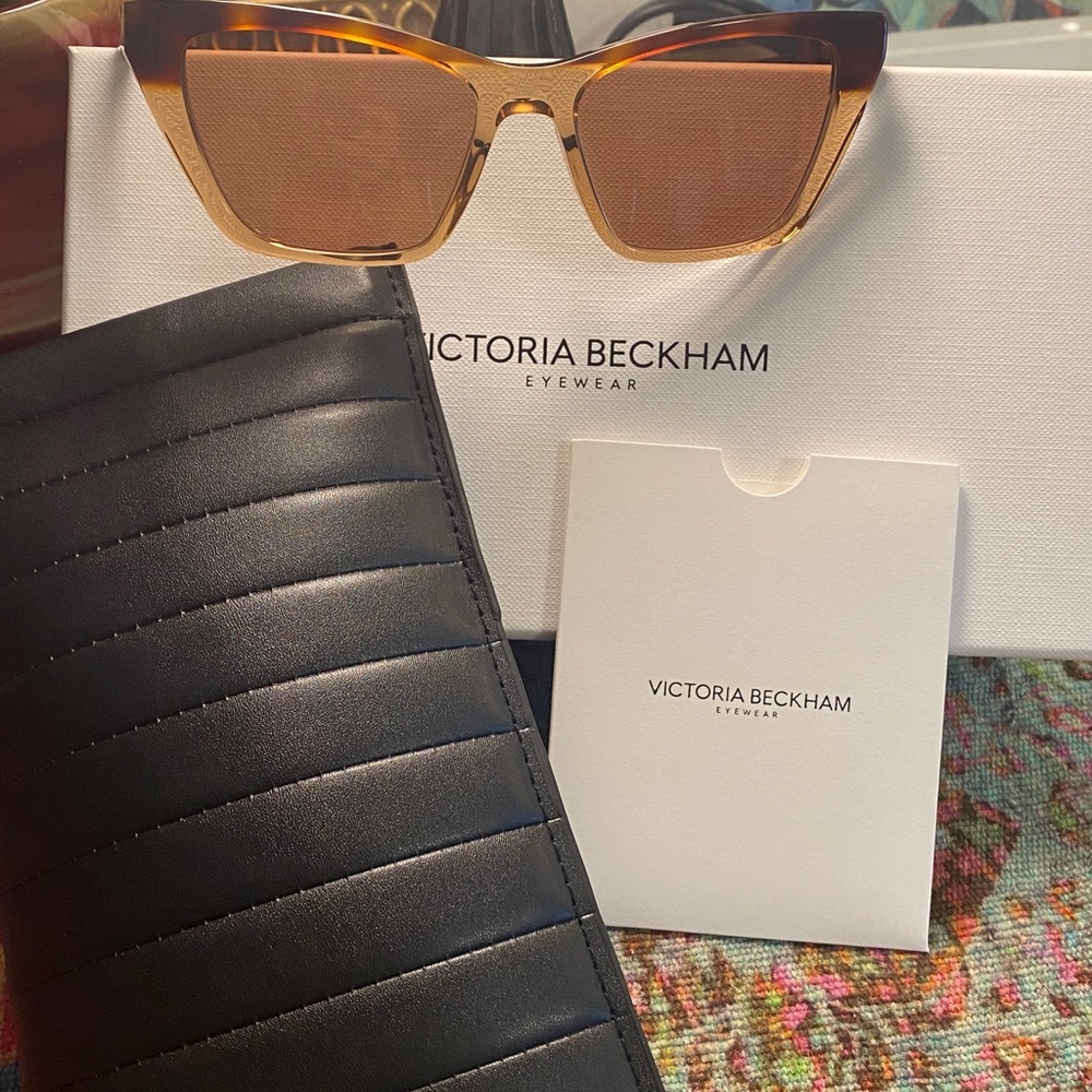 Victoria Beckham Sunglasses VB368S Havana Caramel Tortoiseshell and cases -& box - Picture 2 of 7